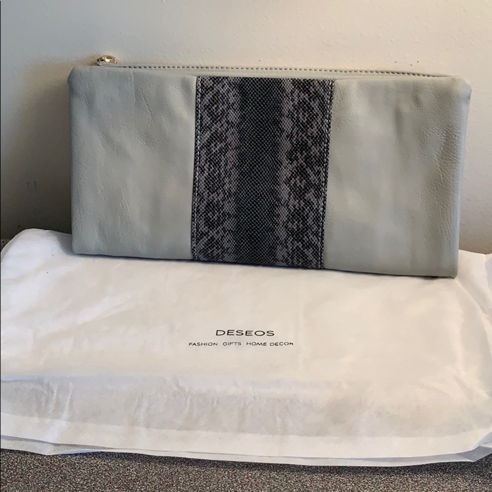 Autumn Clutch by Deseos in “Gris”
